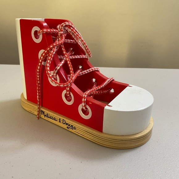 melissa and doug shoe lace